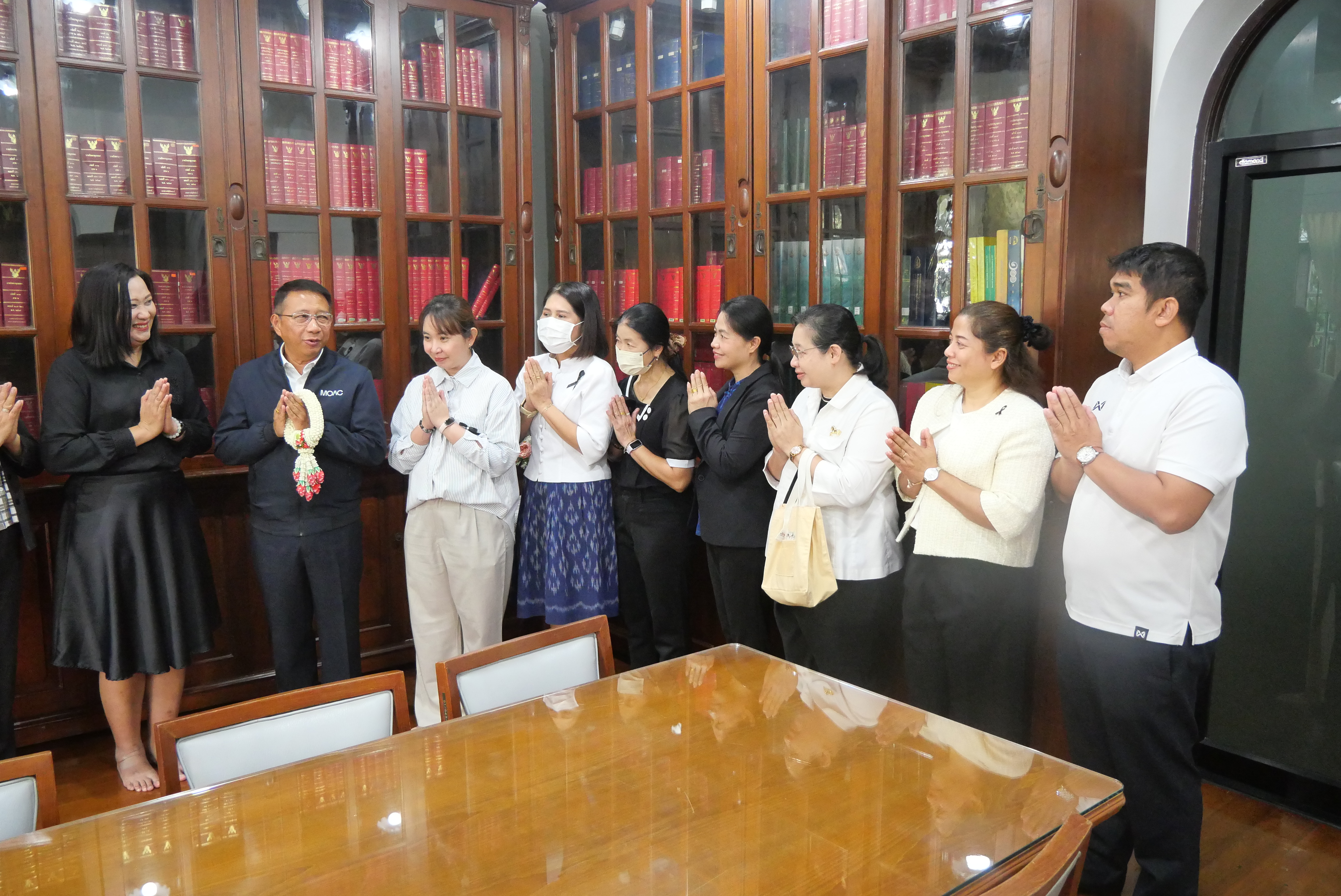 title - สำนักบริหารกลาง ส.ป.ก. ร่วมแสดงความยินดี และสวัสดีปีใหม่ อธิบดีกรมตรวจบัญชีสหกรณ์ พร้อมรับพรต้อนรับปีใหม่ 2569